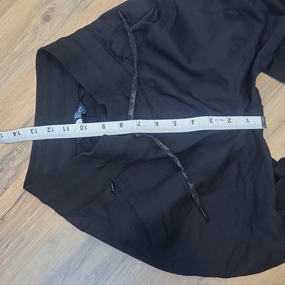 THE NORTH FACE Black Aprodite 2.0 Capris - Picture 13 of 16